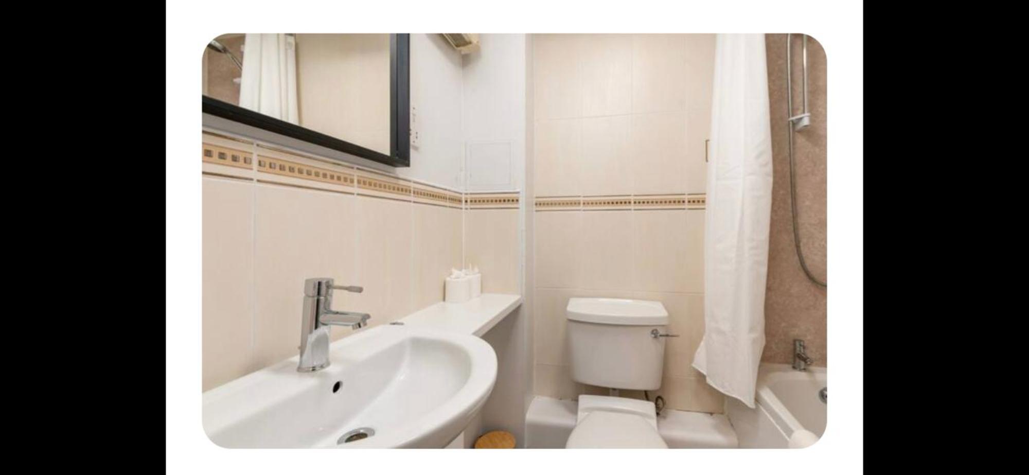 2 Bedroom With Free Parking Sleeps 4 People *