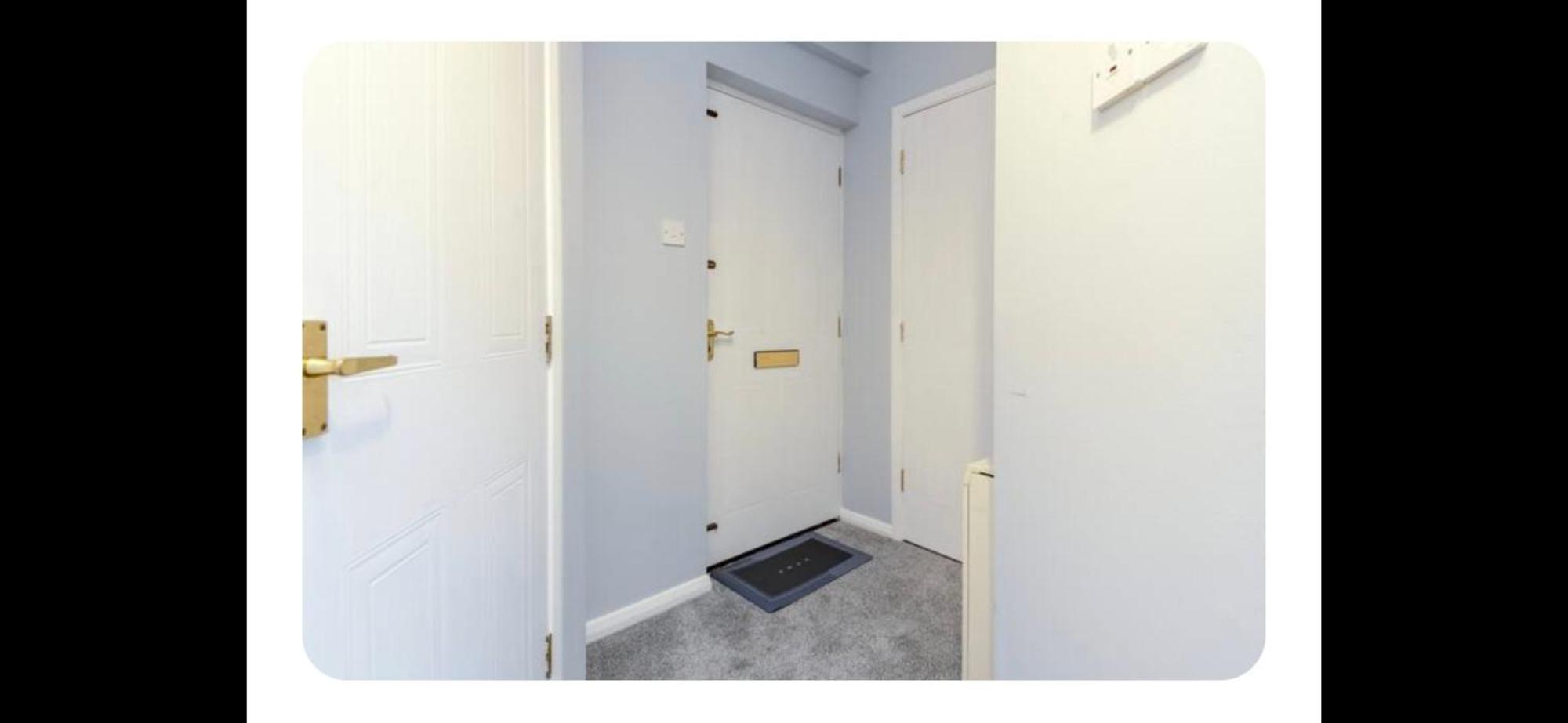 Appartement 2 Bedroom With Free Parking Sleeps 4 People *