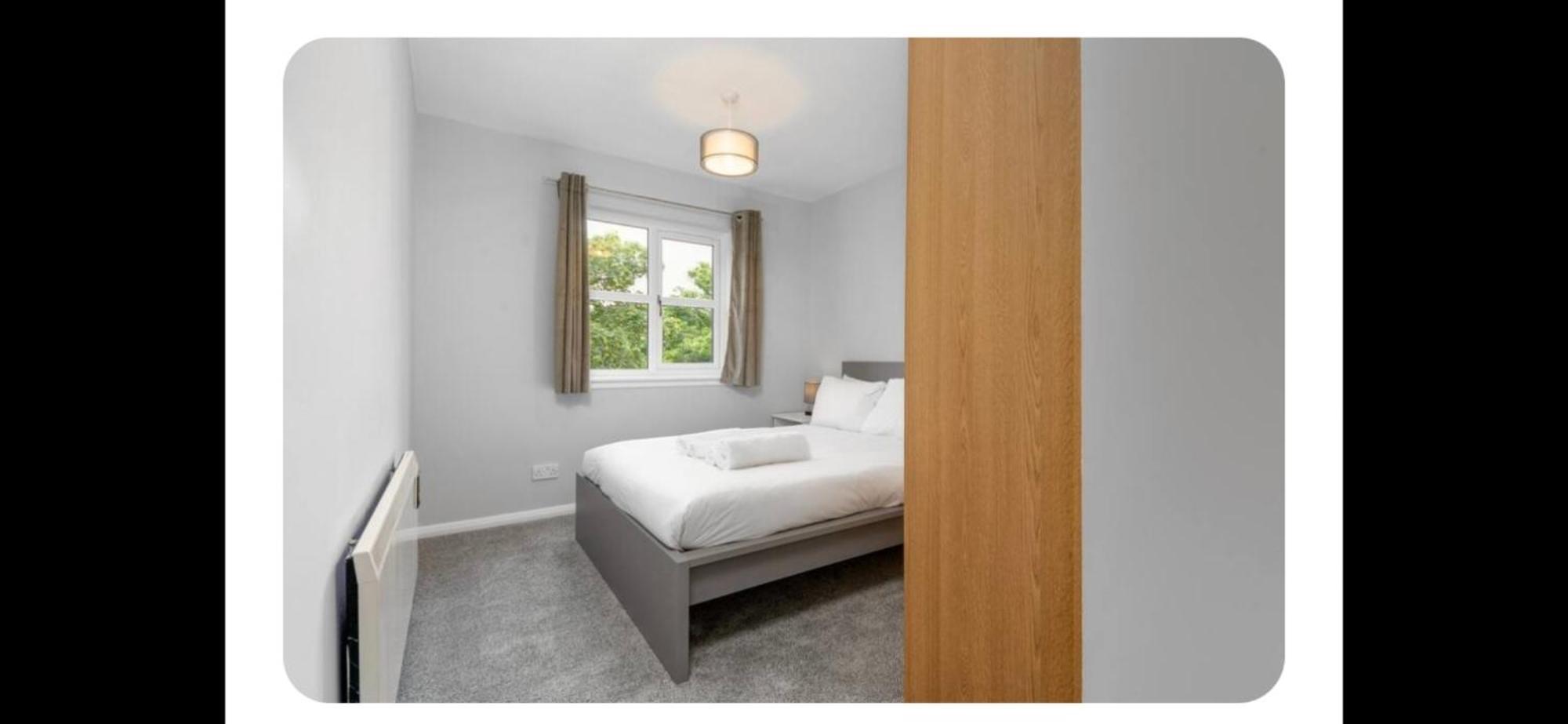 Appartement 2 Bedroom With Free Parking Sleeps 4 People *